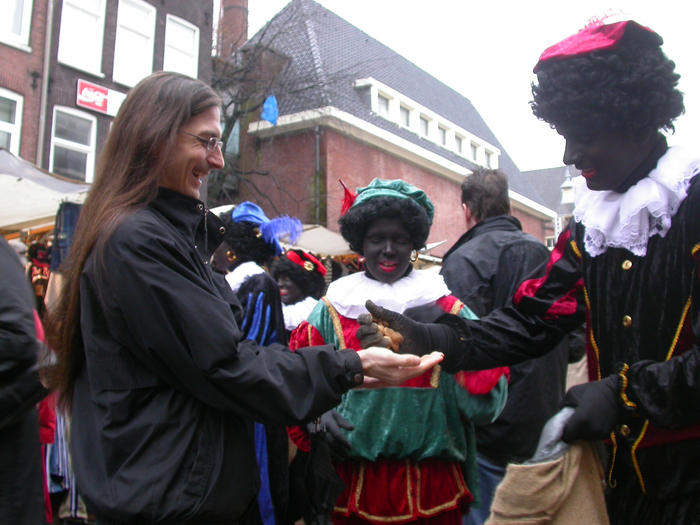 Eric getting koekjes from Zwarte Piet