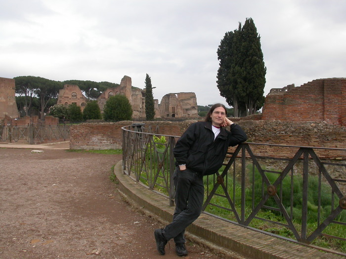 Eric in the ruins